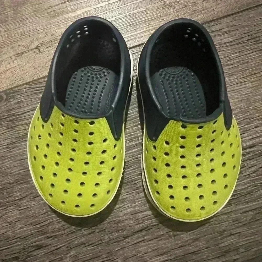 Native Jefferson slip on toddler shoes navy and green water shoe 5c